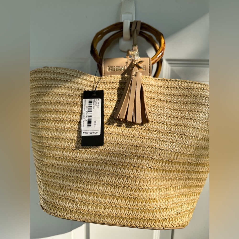 NWT-Kendall + Kylie Straw Tote Bag this is a 110 brand new hand bag